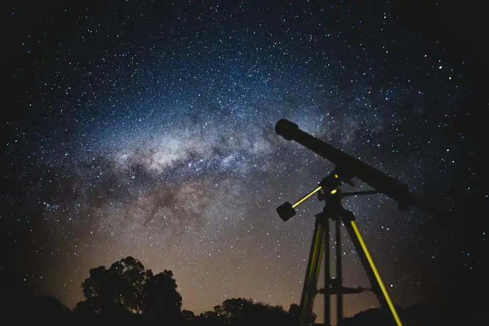 Telescope eyepieces and sturdy equatorial mounts